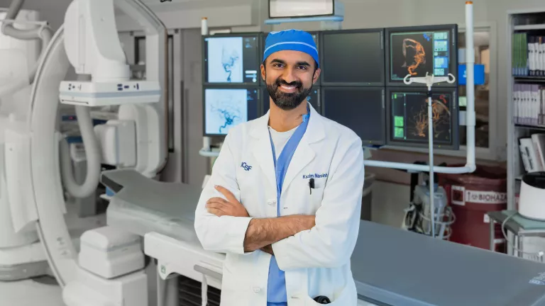 Radiologist in Neuroendovascular suite