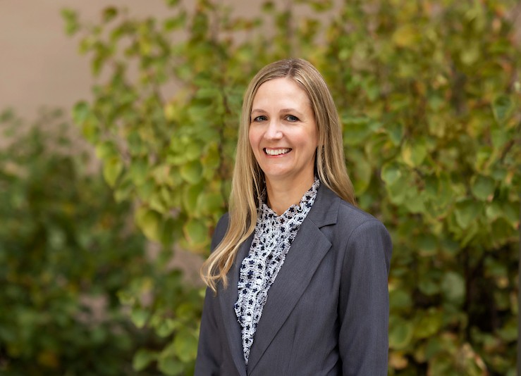 Woman, Jessica Pfannenstiel, smiling in outdoor courtyard at UCSF Parnassus Heights